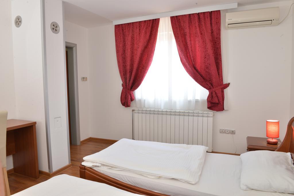 Apartment And Rooms In Club Indija Exterior photo